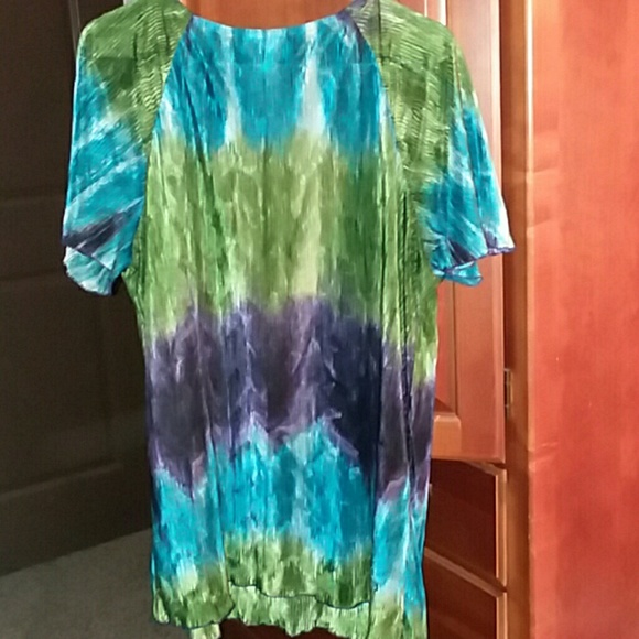 Woman's multi colored blouse normal wear - Picture 3 of 4